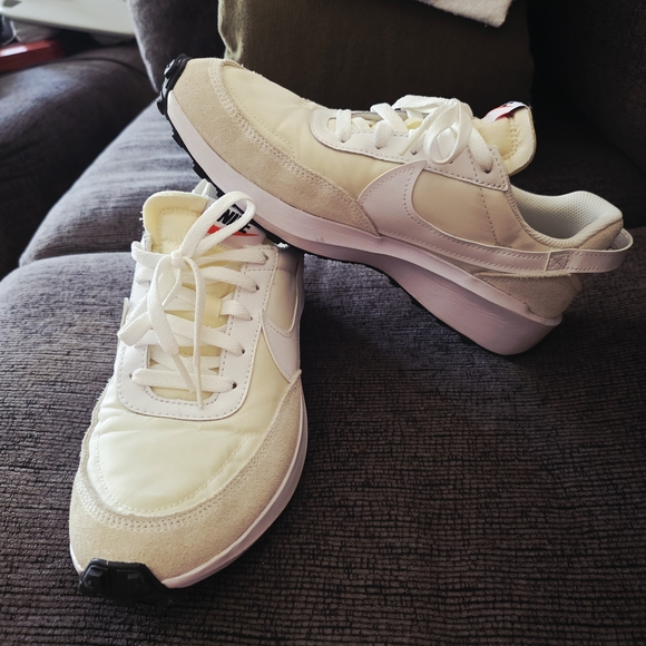 Nike Waffle Debut Cream and White Sneakers W9.5 - Picture 6 of 6